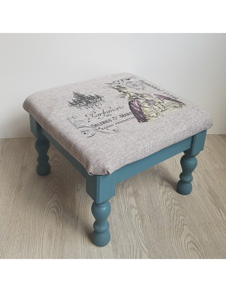 Escabel pequeño 25x34x34 con patas para enroscar