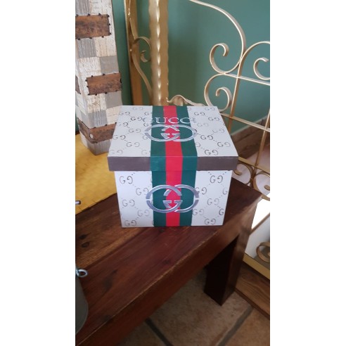 CAJA CON ASAS CUADRADA DE MADERA